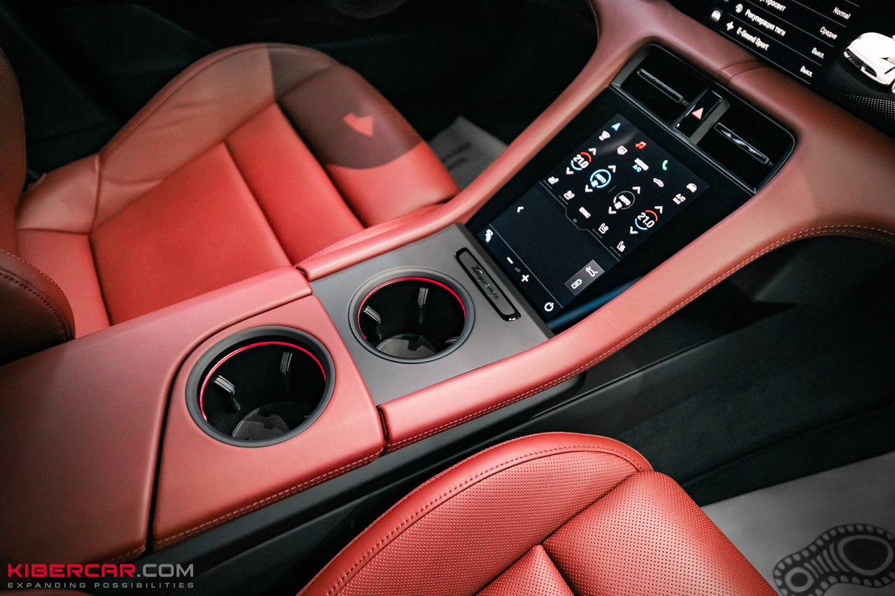 Химчистка салона Porsche Taycan: подготовка к сезону