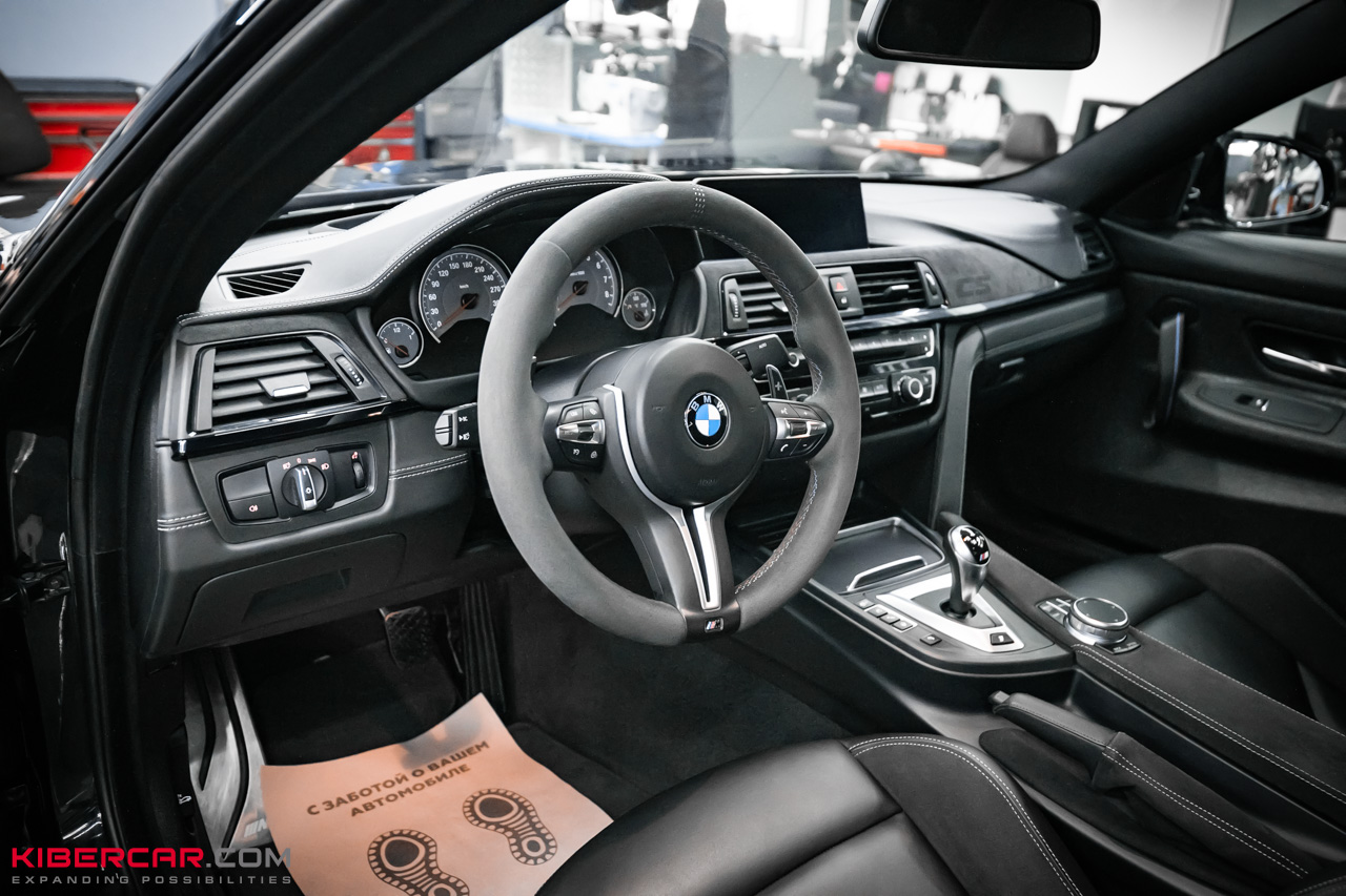 Химчистка салона BMW M4 CS F82: бережный уход за премиальными материалами