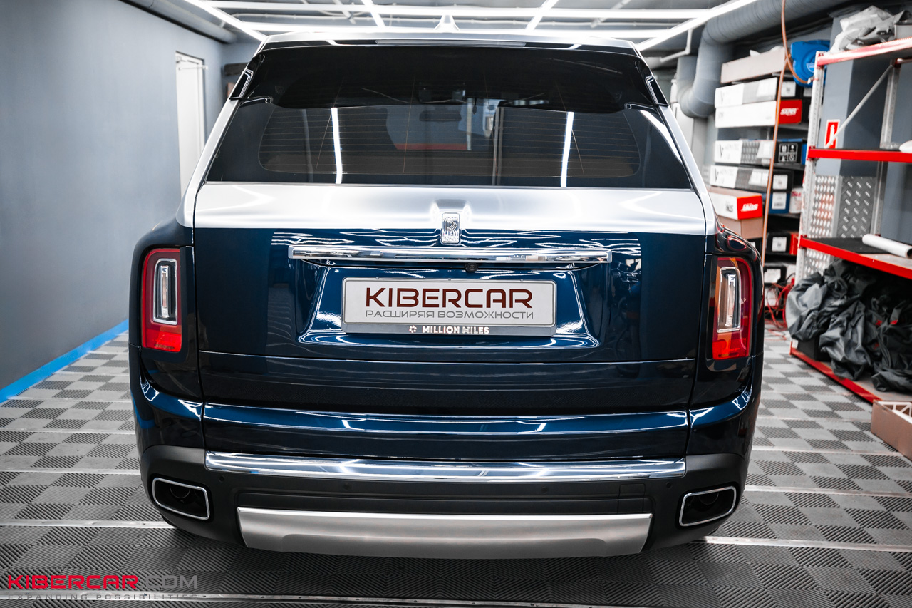 Оклейка глянцевой полиуретановой пленкой Rolls-Royce Cullinan