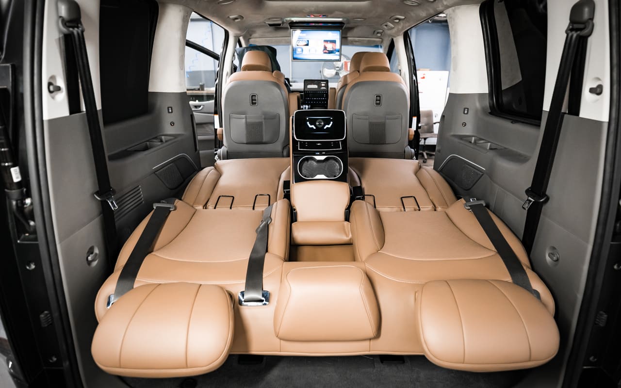 Установка многофункционального дивана и перешив на Hyundai Staria