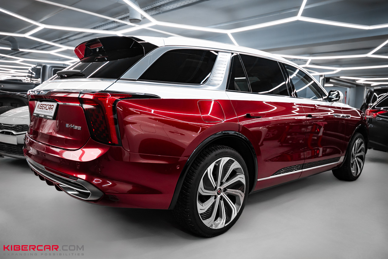 Оклейка цветной полиуретановой пленкой на Hongqi E-HS9: акцент на характер и защита кузова