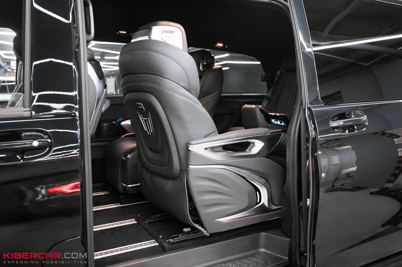 Установка многофункциональных кресел в Mercedes-Benz V-Class Long 2021 года