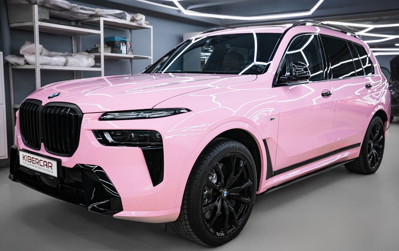 Оклейка BMW X7 розовой полиуретановой пленкой