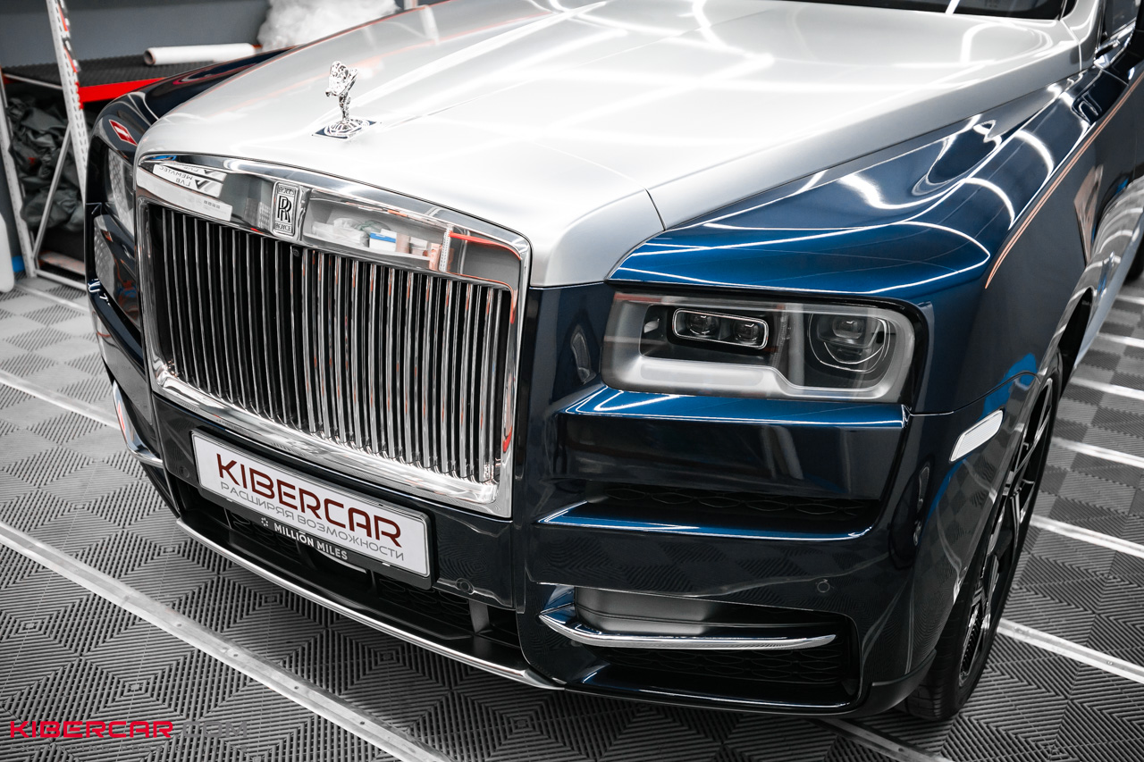 Оклейка глянцевой полиуретановой пленкой Rolls-Royce Cullinan