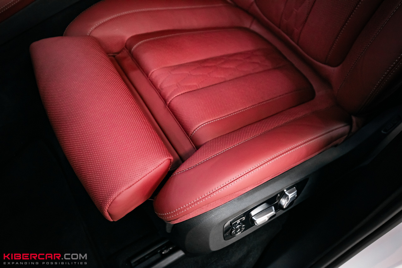 Перешив салона BMW X7 в красную кожу: выразительный контраст