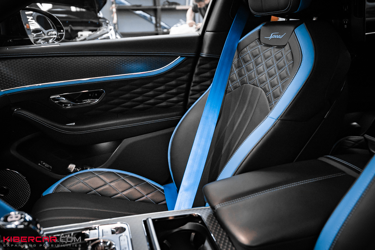 Цветные ремни безопасности в Bentley Flying Spur: продолжение индивидуального стиля
