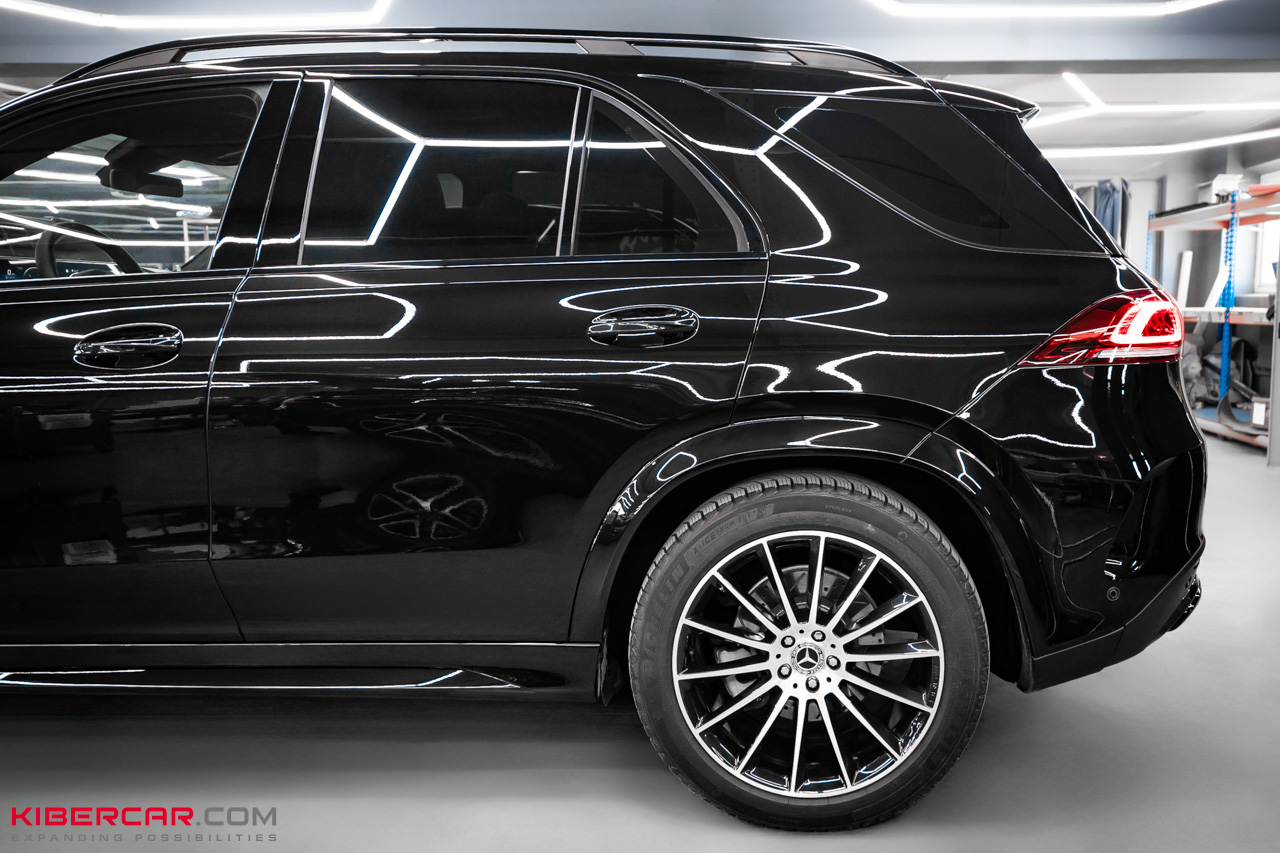 Антихром Mercedes-Benz GLE: стильное преображение черного внедорожника