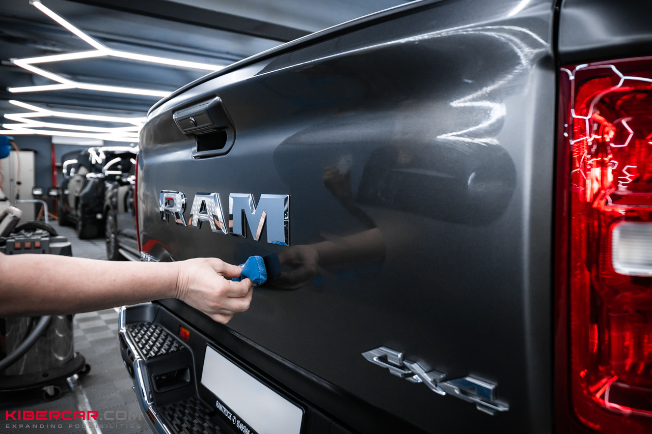 RAM 1500: оклейка матовой полиуретановой пленкой и нанесение керамического покрытия