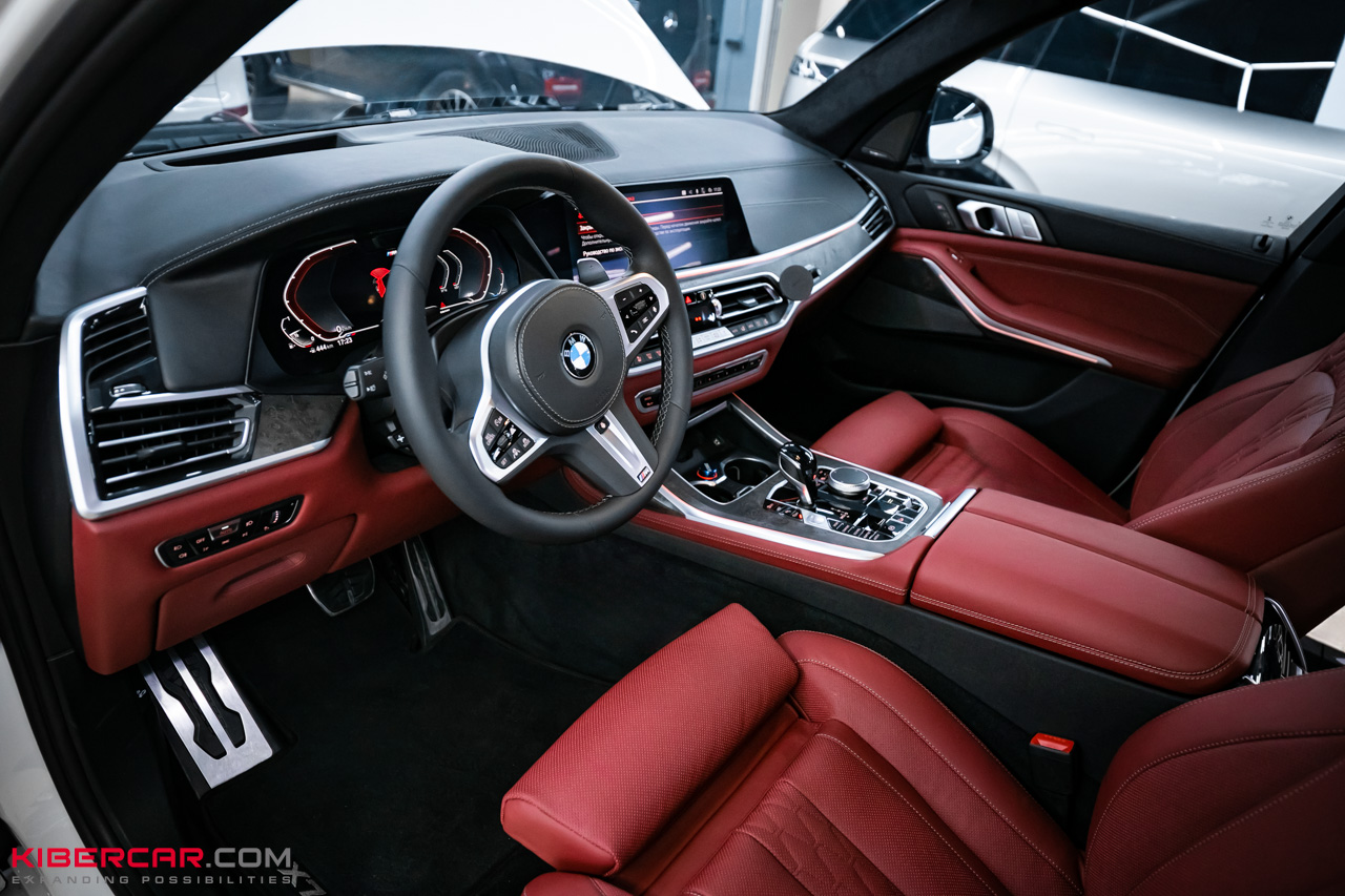 Перешив руля на BMW X7: акцент, который завершил образ салона