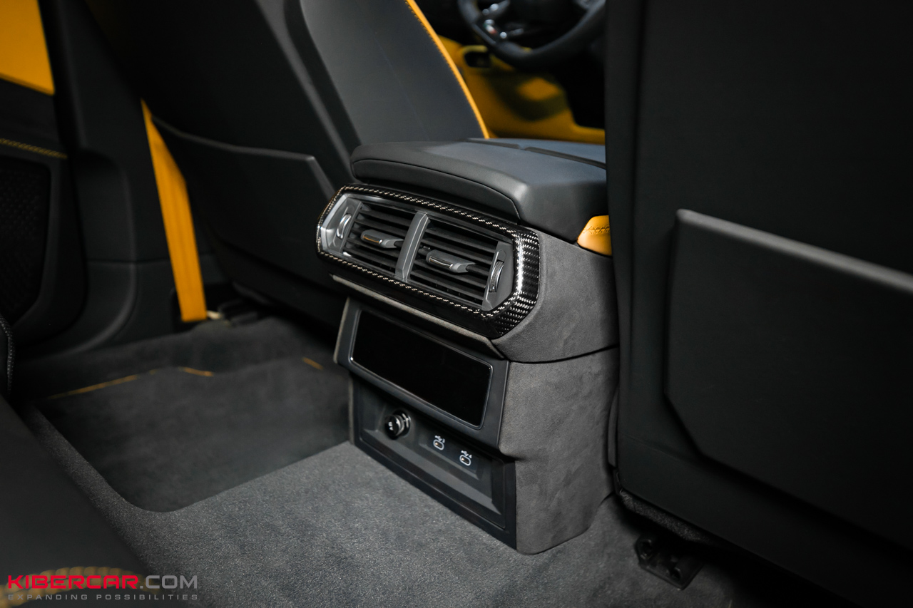 Ламинация карбоном в салоне Lamborghini Urus