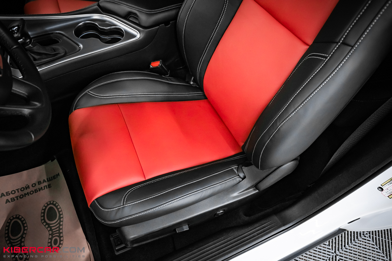 Перешив салона Dodge Challenger: спортивный интерьер, достойный легендарного маслкара