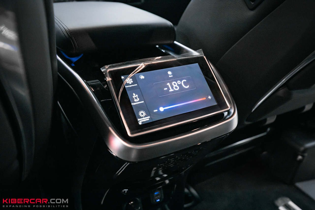 Установка многофункциональных кресел в Mercedes-Benz V-Class Long 2021 года