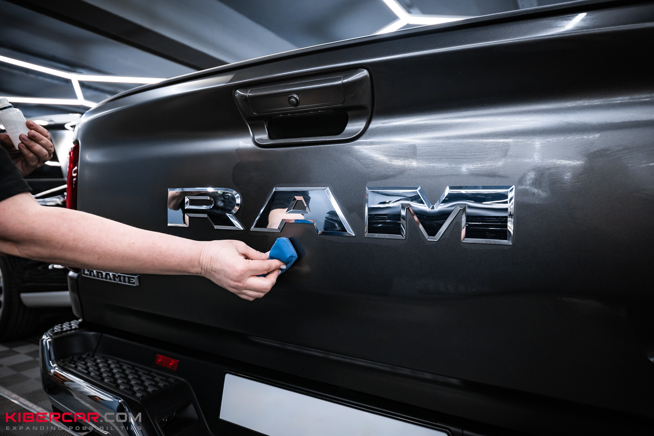 RAM 1500: оклейка матовой полиуретановой пленкой и нанесение керамического покрытия