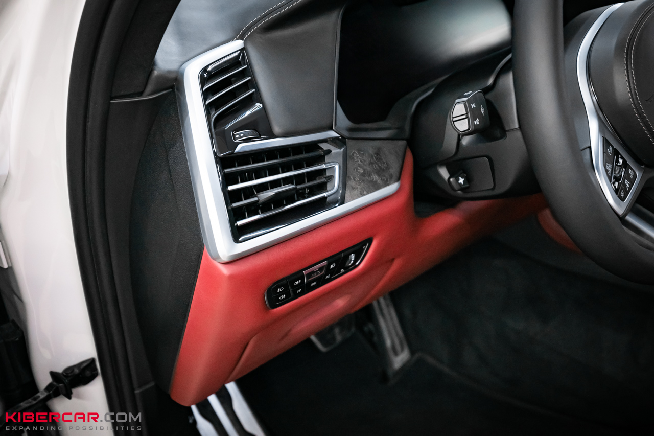 Перешив салона BMW X7 в красную кожу: выразительный контраст