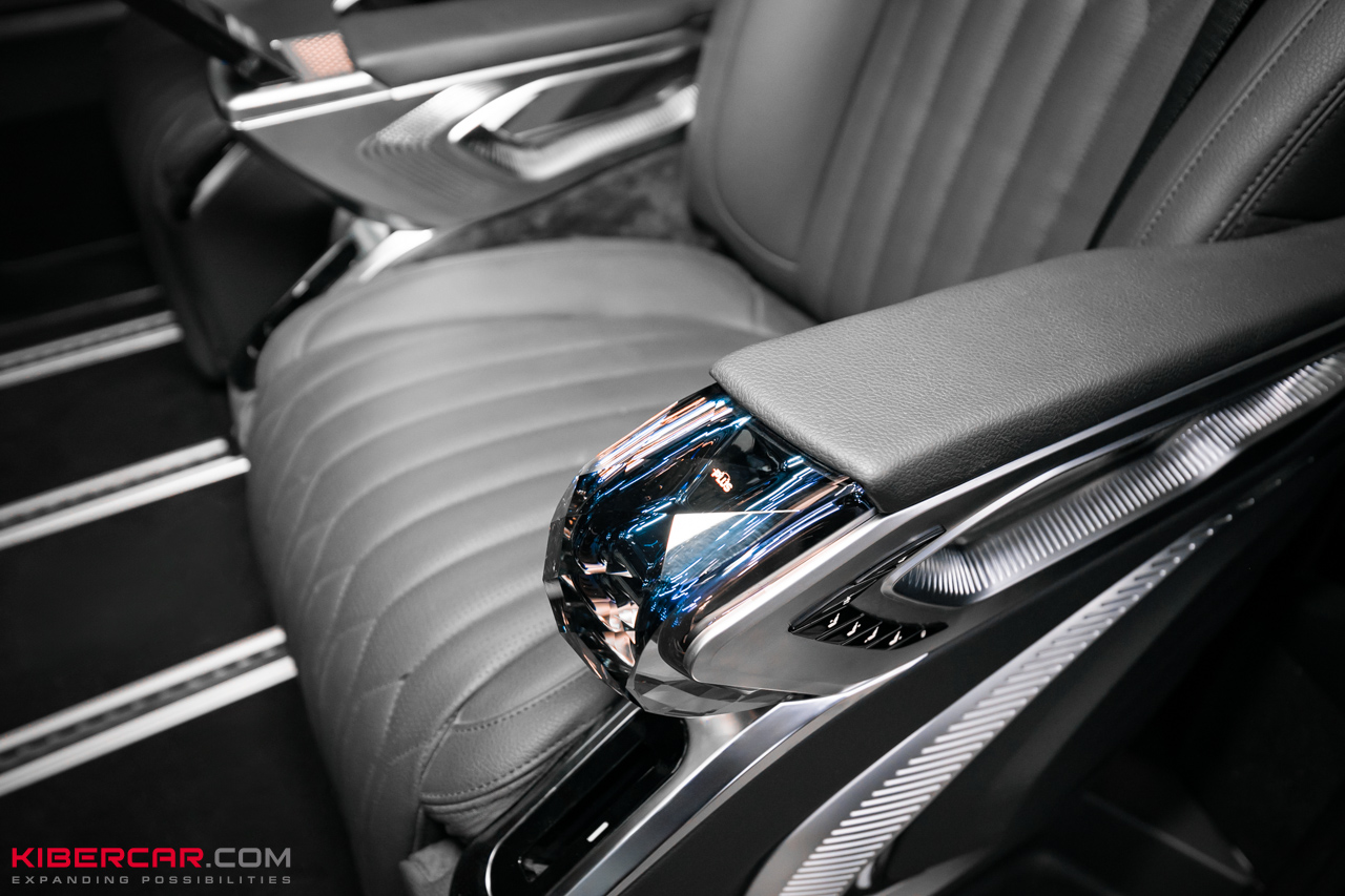 Установка многофункциональных кресел в Mercedes-Benz V-Class Long 2021 года