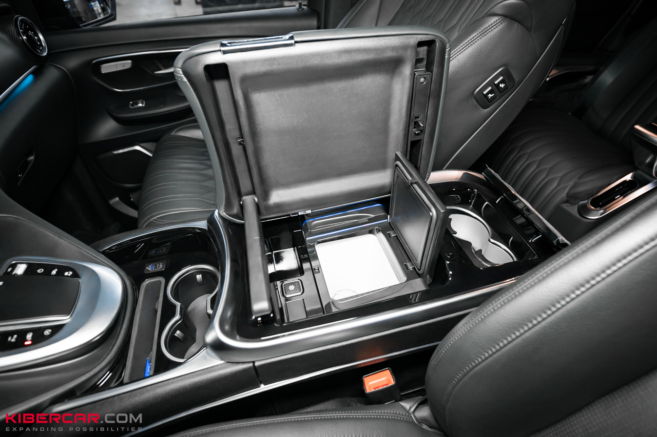 Установка многофункциональных кресел в Mercedes-Benz V-Class Long 2021 года