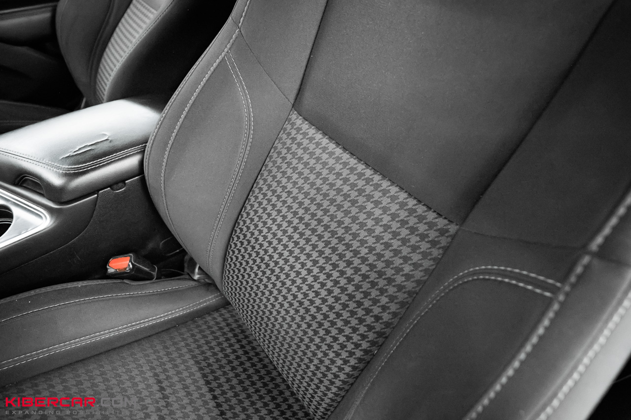 Перешив салона Dodge Challenger: спортивный интерьер, достойный легендарного маслкара