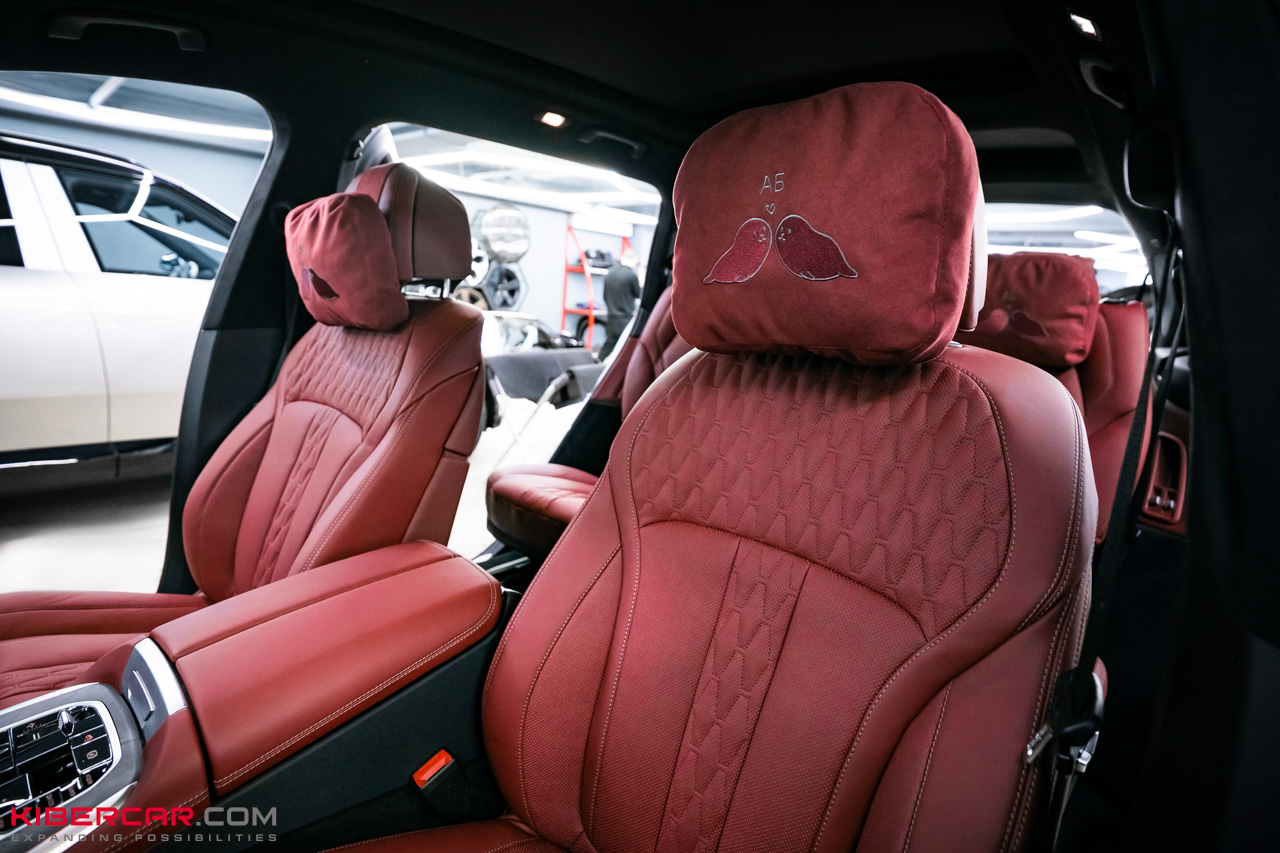 Перешив салона BMW X7 в красную кожу: выразительный контраст