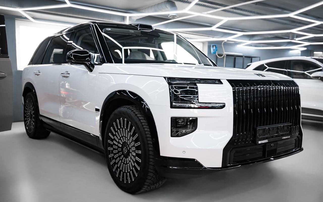 Антихром и оклейка Zeekr 9X: игра контрастов и надежная защита