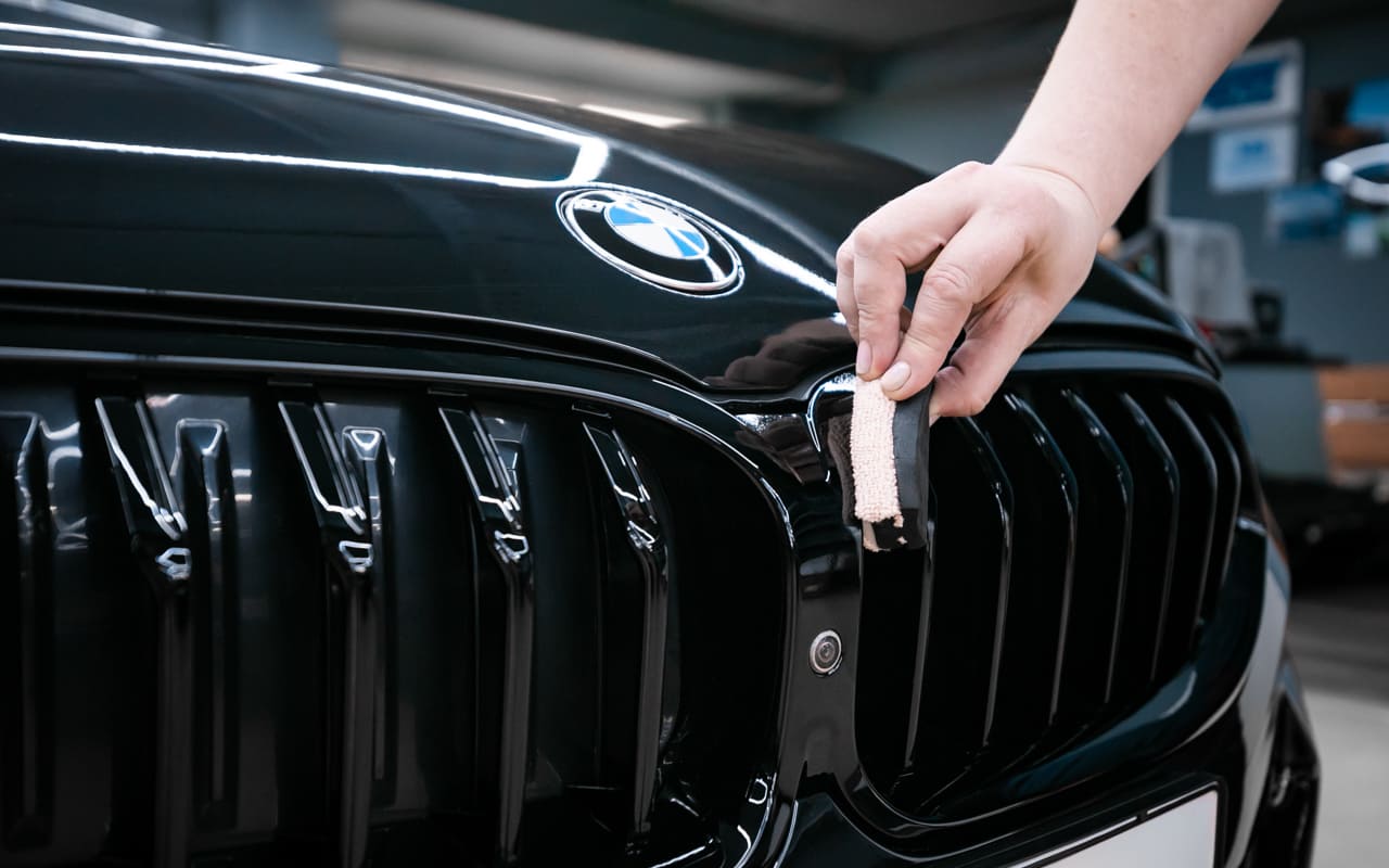 Полировка и керамическое покрытие для BMW 8: идеальный уход за черным кузовом