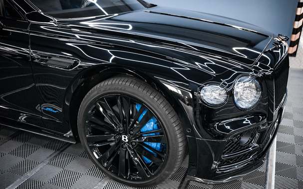 Новый образ Bentley Flying Spur: покраска дисков, суппортов и шильдиков