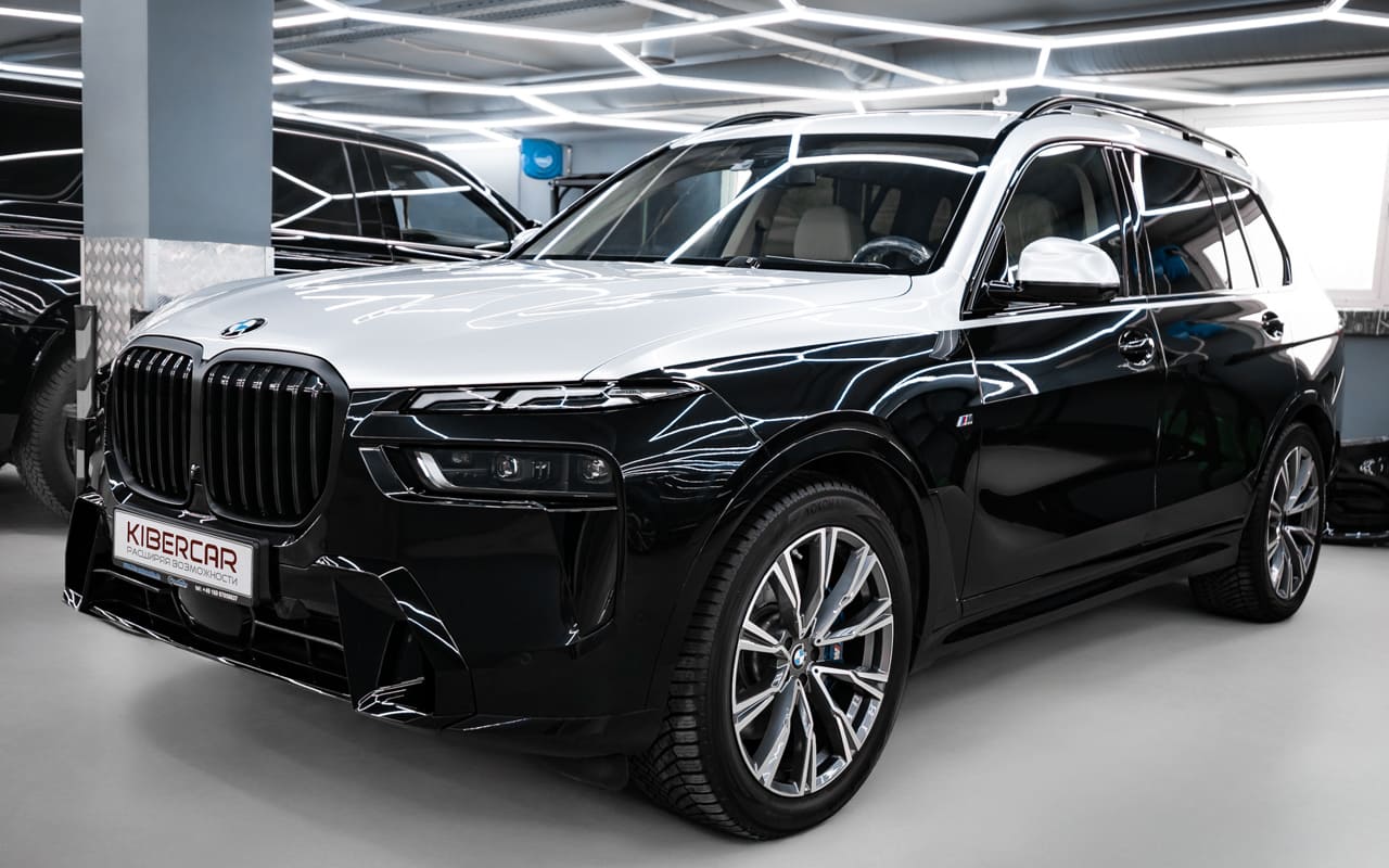 Двухцветный BMW X7: ювелирная оклейка цветным полиуретаном