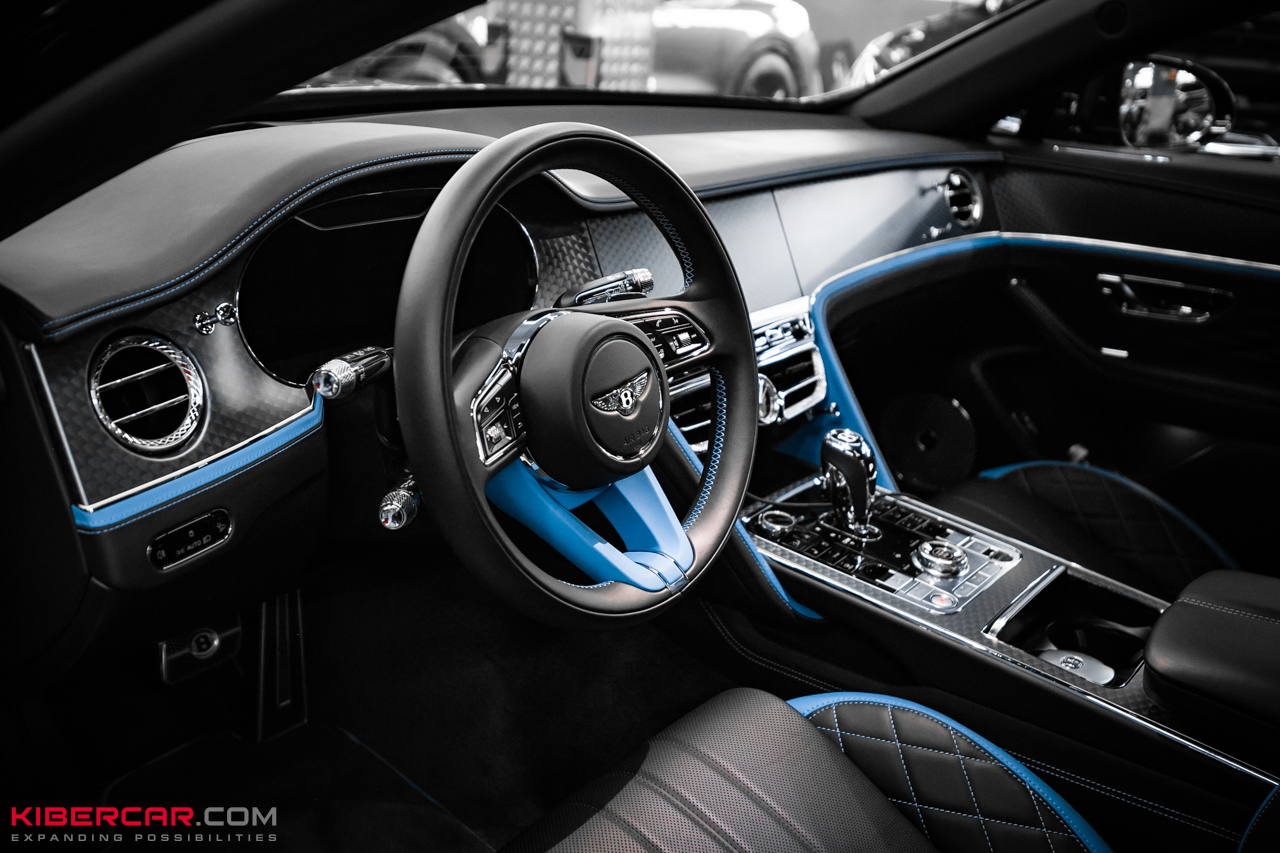 Цветные ремни безопасности в Bentley Flying Spur: продолжение индивидуального стиля