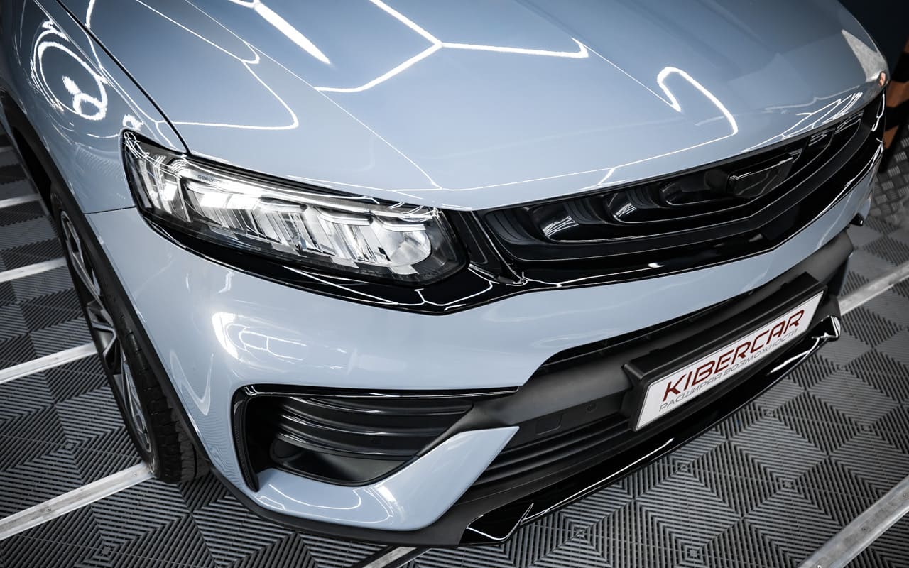 Антихром на Geely Tugella: больше контраста и спортивного характера