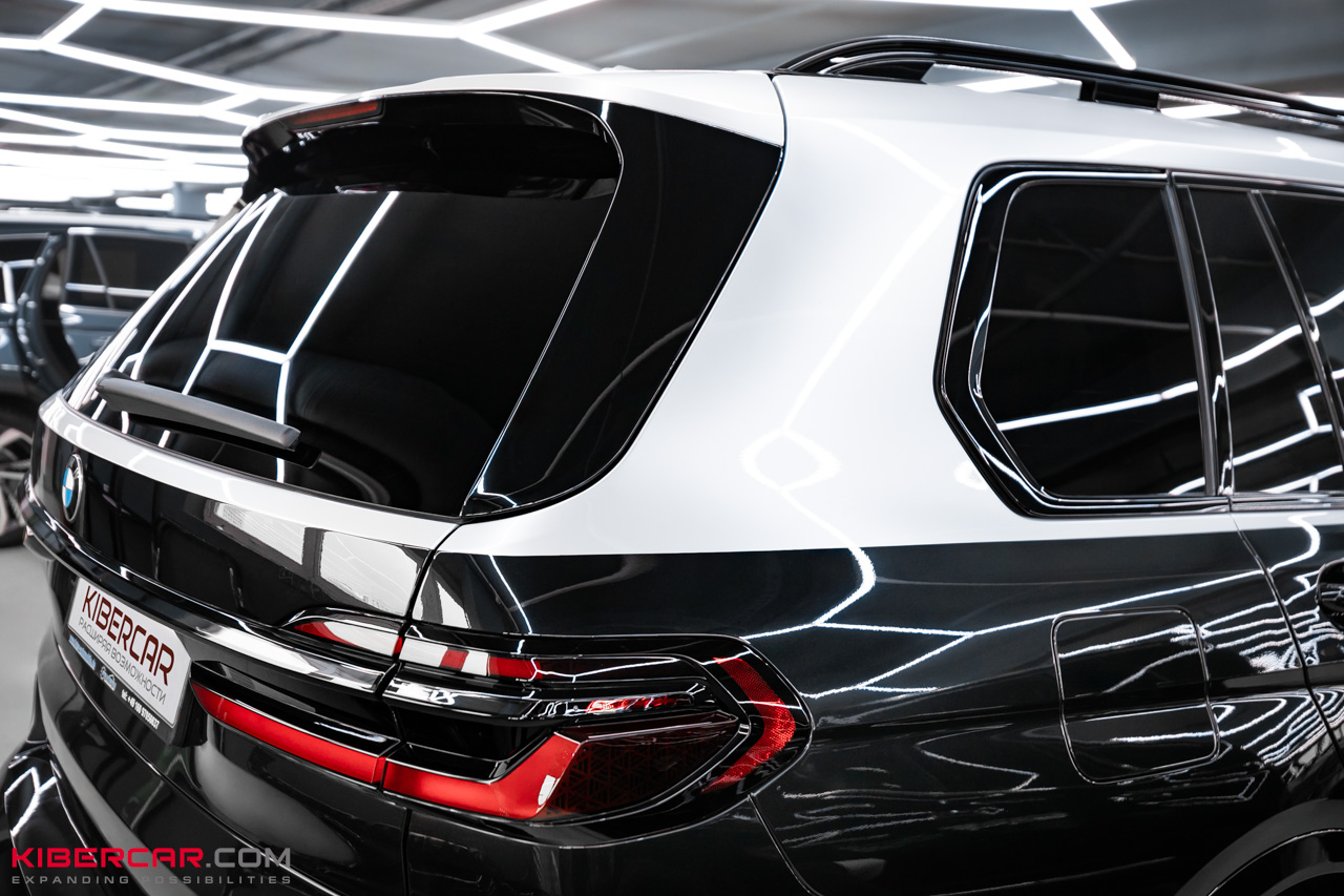 Двухцветный BMW X7: ювелирная оклейка цветным полиуретаном