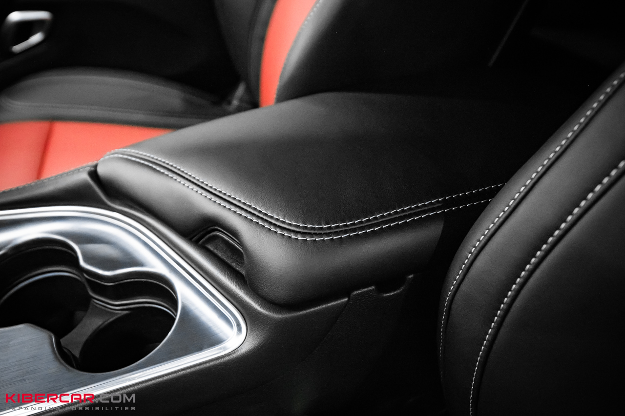 Перешив салона Dodge Challenger: спортивный интерьер, достойный легендарного маслкара