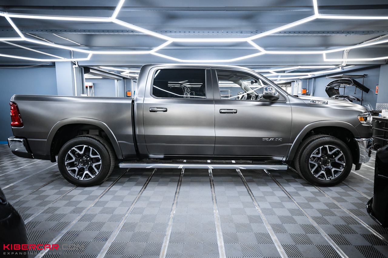 RAM 1500: оклейка матовой полиуретановой пленкой и нанесение керамического покрытия