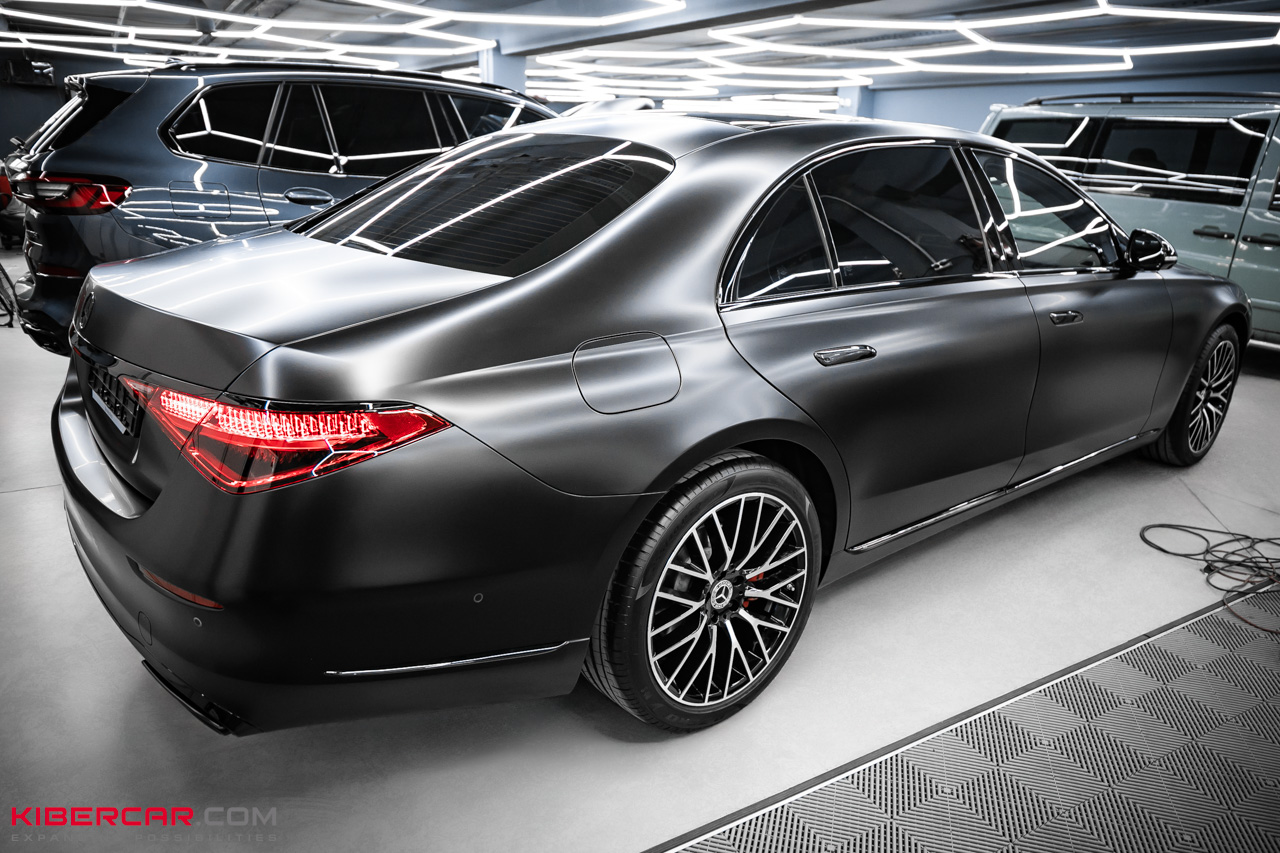 Mercedes-Benz S-класс в новом образе: матовая полиуретановая пленка и керамика
