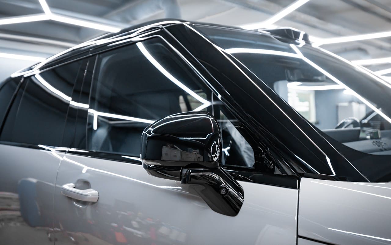 Оклейка защитной полиуретановой пленкой Zeekr 9X: сложный разбор и трендовое цветовое решение