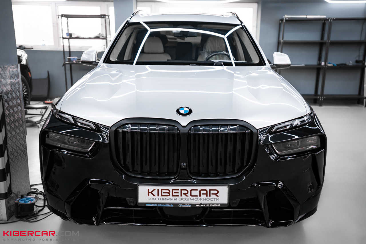 Двухцветный BMW X7: ювелирная оклейка цветным полиуретаном