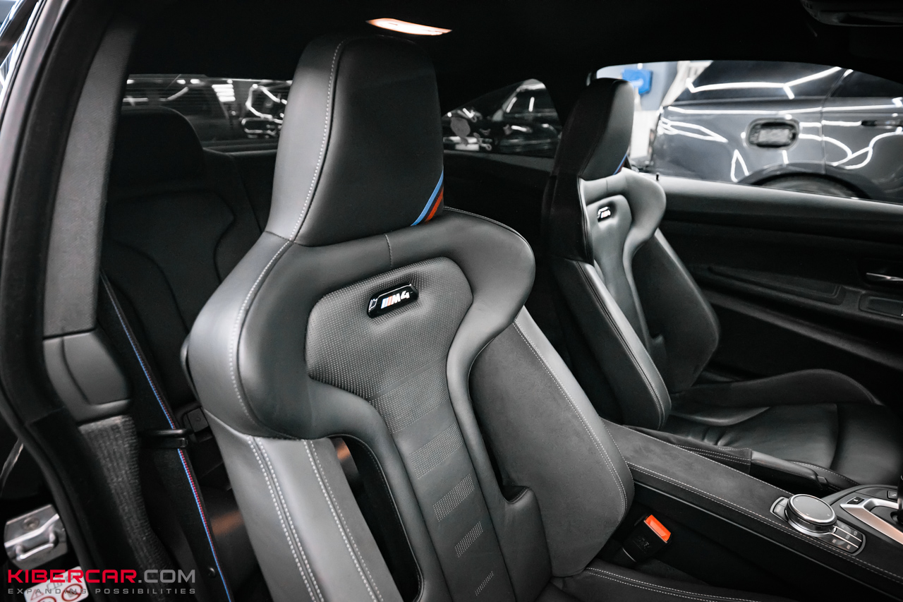 Химчистка салона BMW M4 CS F82: бережный уход за премиальными материалами