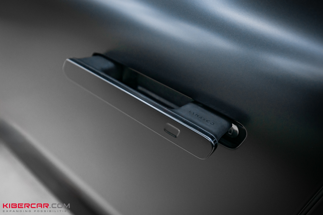 Комбинированная оклейка полиуретановой пленкой Lynk & Co 900: защита и стиль в одном проекте