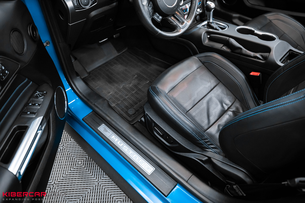 Химчистка салона Ford Mustang: профессиональное удаление песка, пыли и загрязнений