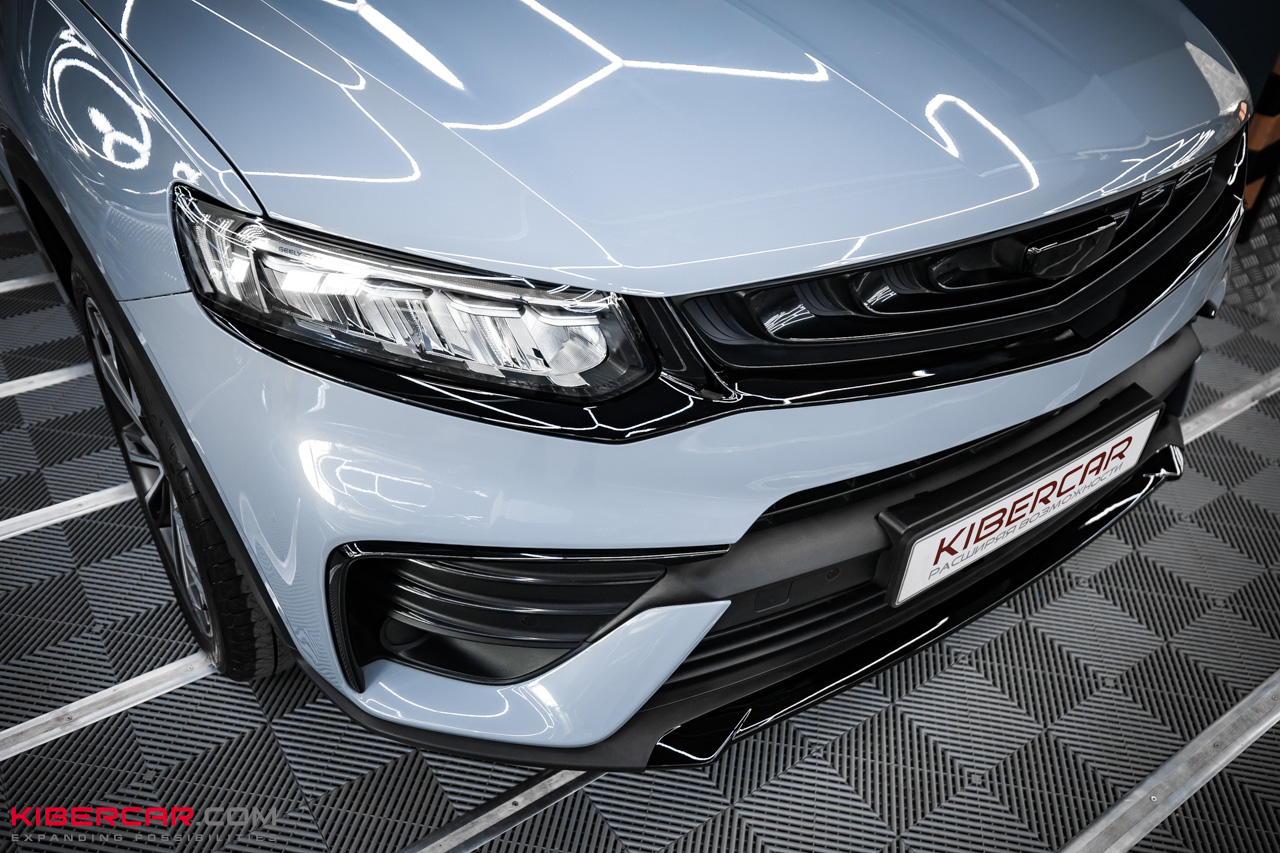 Антихром на Geely Tugella: больше контраста и спортивного характера