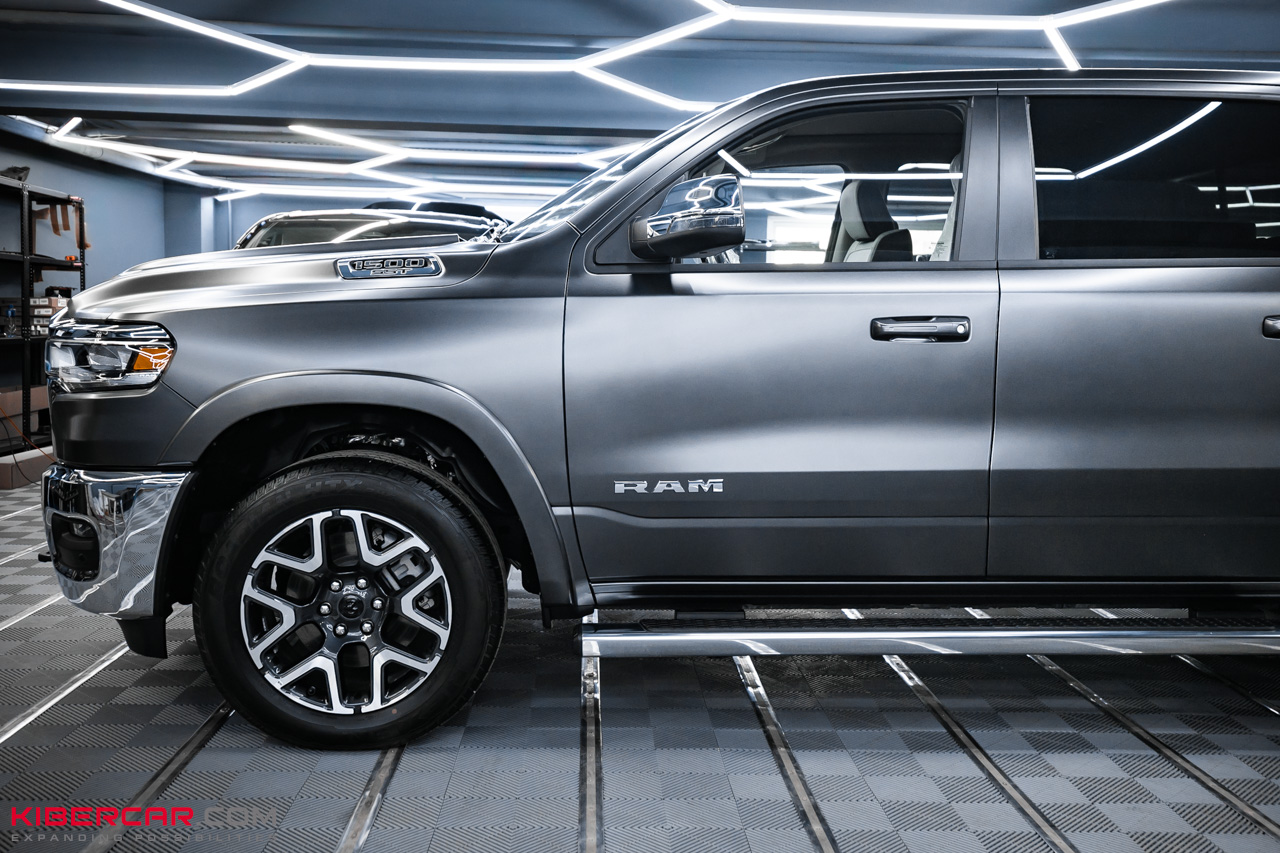 RAM 1500: оклейка матовой полиуретановой пленкой и нанесение керамического покрытия