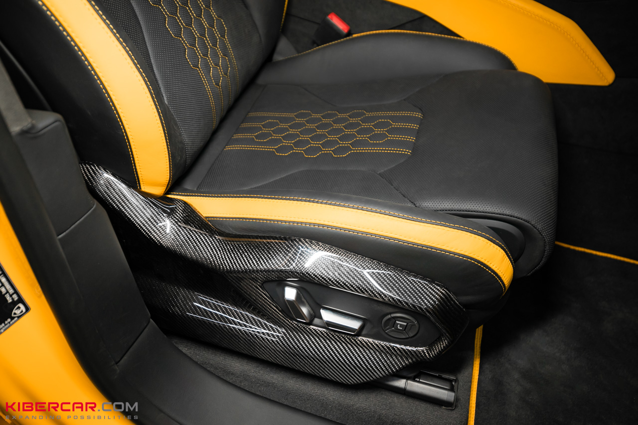Ламинация карбоном в салоне Lamborghini Urus