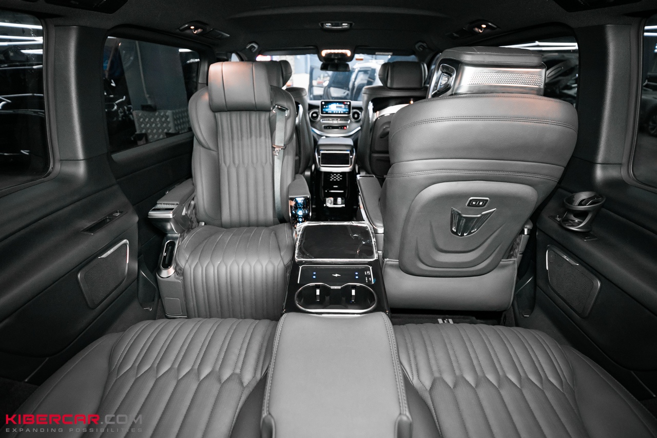 Установка многофункциональных кресел в Mercedes-Benz V-Class Long 2021 года