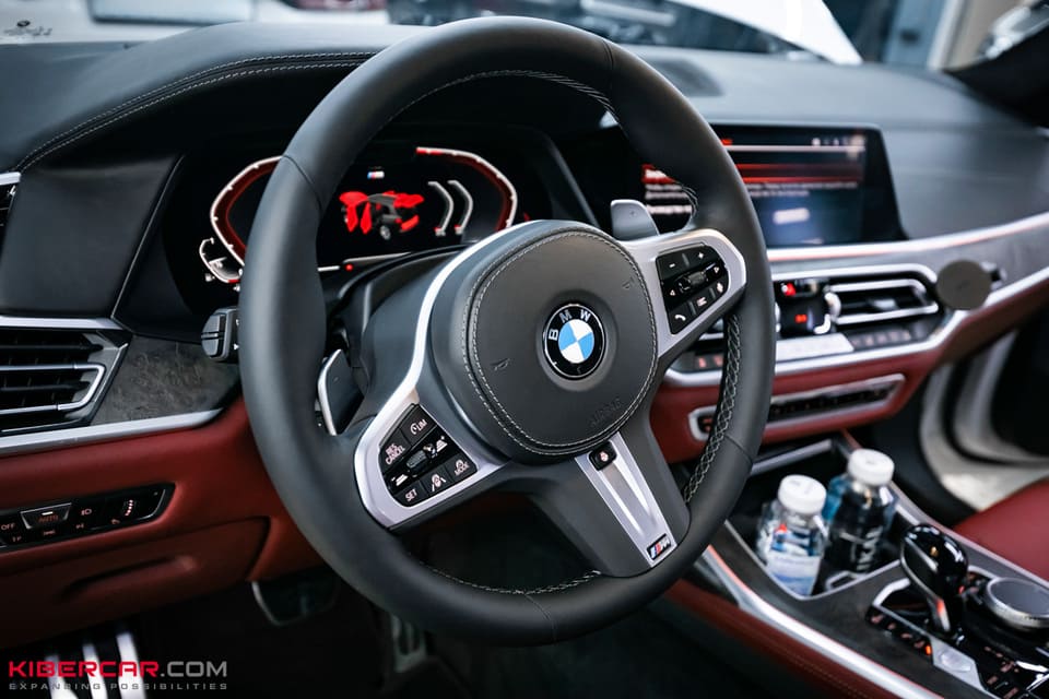 Перешив руля на BMW X7: акцент, который завершил образ салона