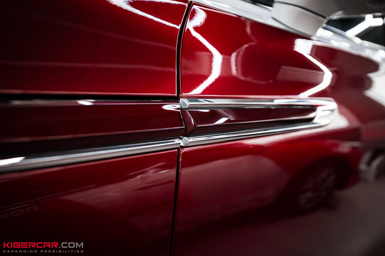 Оклейка цветной полиуретановой пленкой на Hongqi E-HS9: акцент на характер и защита кузова