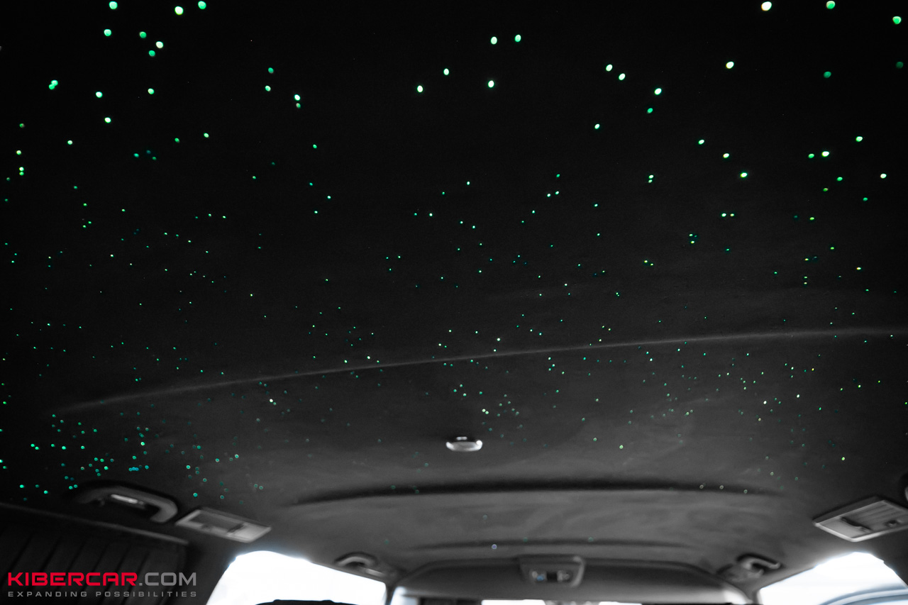 Звездное небо в Mercedes-Benz V-Класс: премиальный уют и атмосфера космоса в салоне