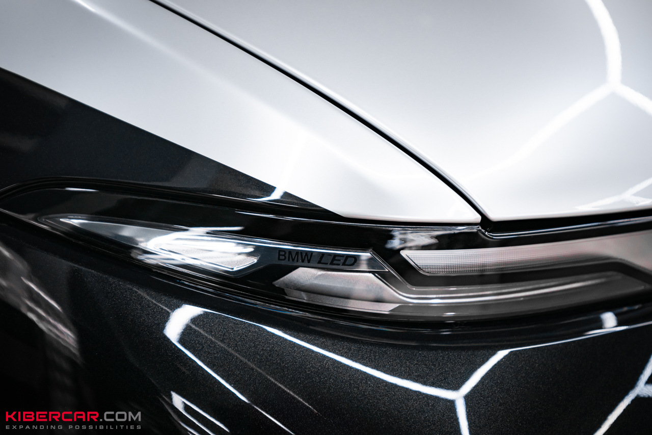 Двухцветный BMW X7: ювелирная оклейка цветным полиуретаном