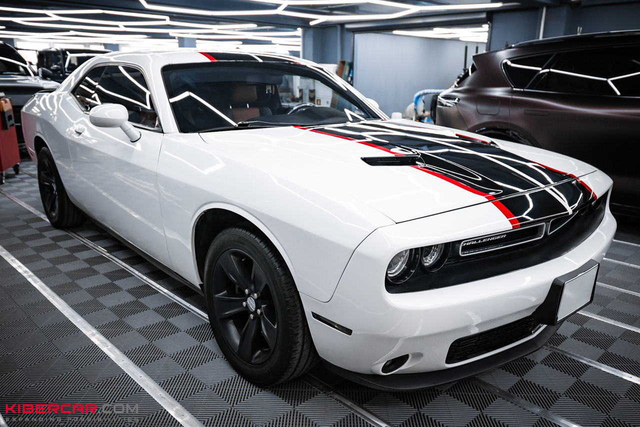 Перешив салона Dodge Challenger: спортивный интерьер, достойный легендарного маслкара