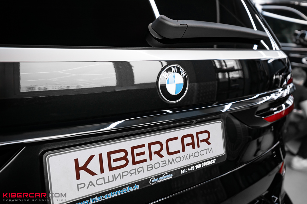 Двухцветный BMW X7: ювелирная оклейка цветным полиуретаном
