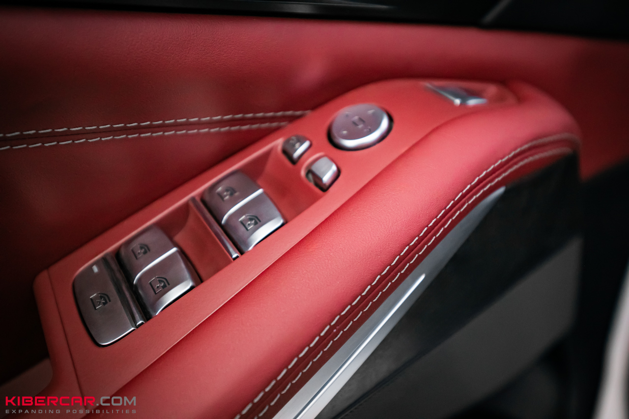 Перешив салона BMW X7 в красную кожу: выразительный контраст