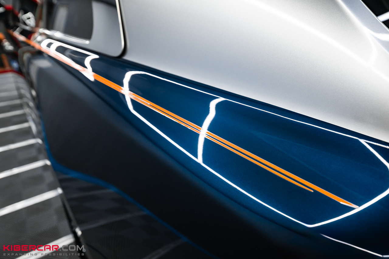 Оклейка глянцевой полиуретановой пленкой Rolls-Royce Cullinan