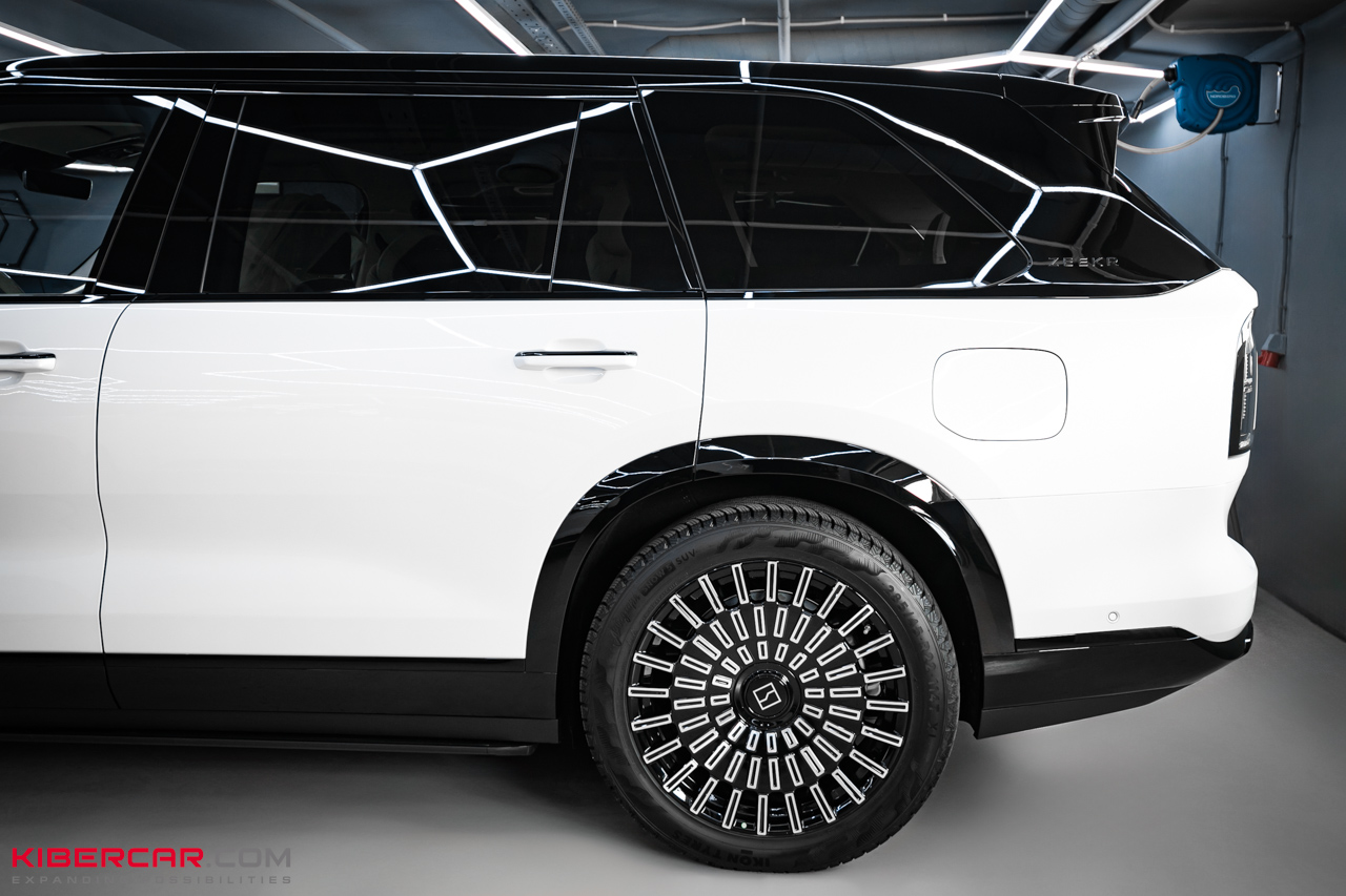 Антихром и оклейка Zeekr 9X: игра контрастов и надежная защита